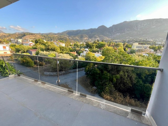 2+1 Penthouse zum Verkauf in Girne Lapta / komplett möbliert