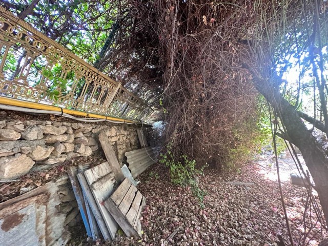 Old house in the center of Kyrenia, suitable for renovation