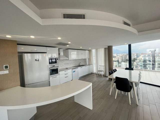 Luxuriöse 3+1 Penthouse-Wohnung zum Verkauf im Zentrum von Kyrenia