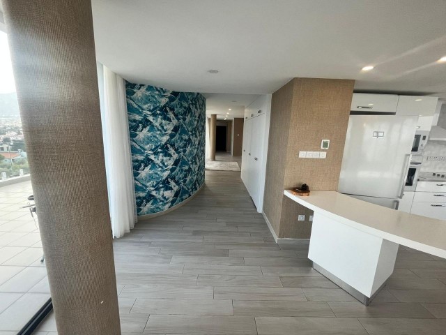 Girne Merkez Satılık Lüks 3+1 Penthouse Daire 