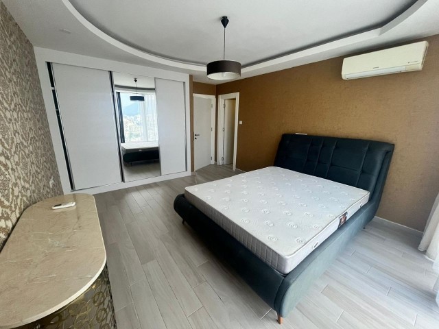 Luxuriöse 3+1 Penthouse-Wohnung zum Verkauf im Zentrum von Kyrenia