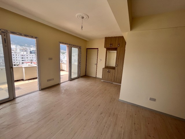 Girne Merkez Satılık 2+1 Penthouse Daire / Deniz manzaralı