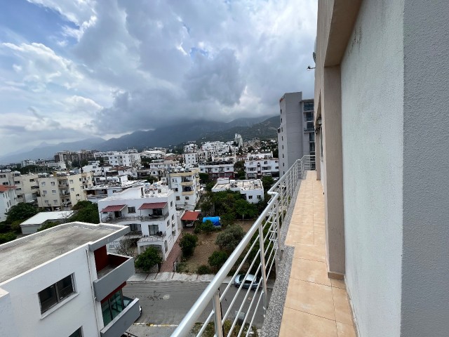 Girne Merkez Satılık 2+1 Penthouse Daire / Deniz manzaralı