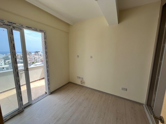 Girne Merkez Satılık 2+1 Penthouse Daire / Deniz manzaralı