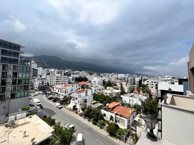 Girne Merkez Satılık 2+1 Penthouse Daire / Deniz manzaralı