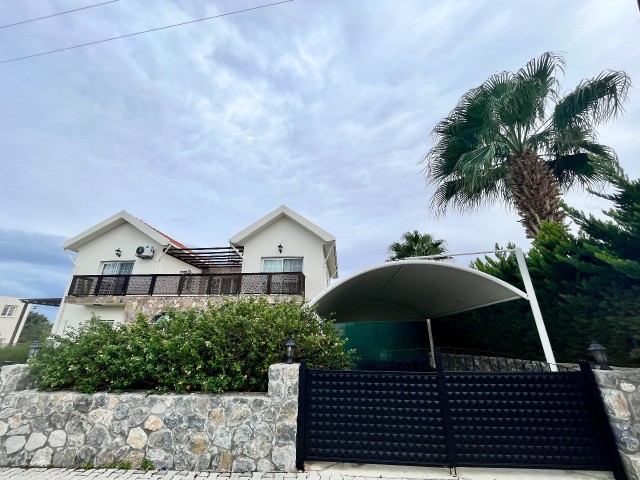 Girne Lapta Satılık 3+1 Villa / Full Eşyalı