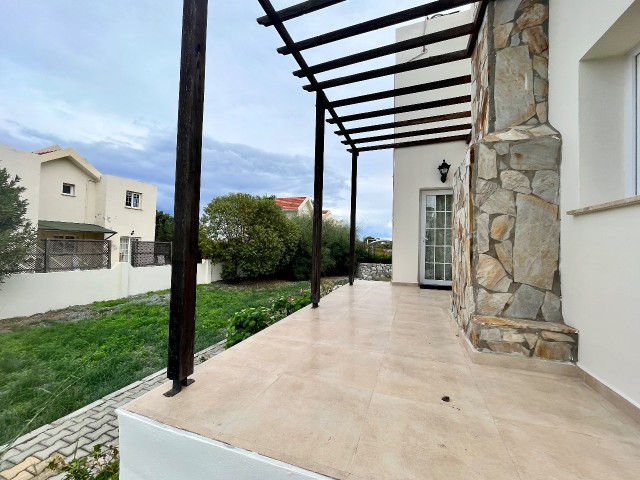 3+1 Villa zum Verkauf in Kyrenia Lapta / Komplett möbliert