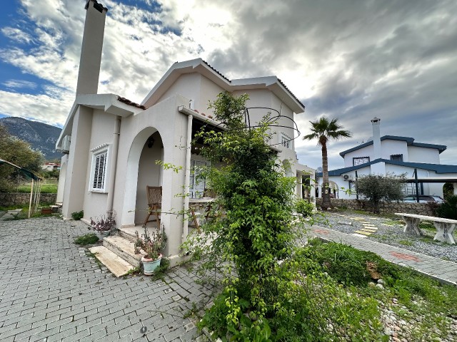 Villa with garden for rent in Bellapais