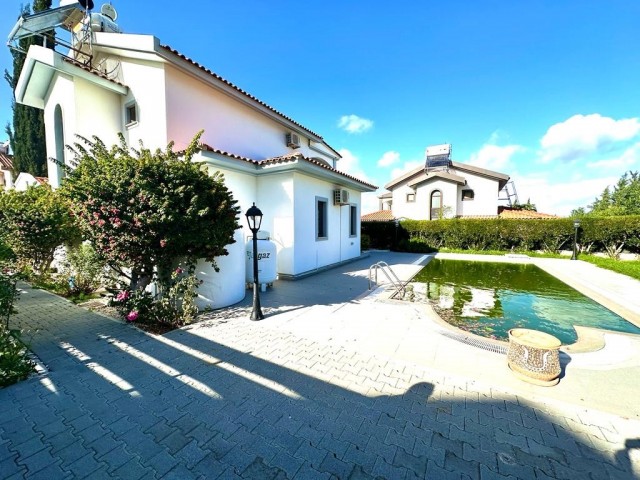 4+1 Villa mit privatem Pool zum Verkauf in Kyrenia Edremit