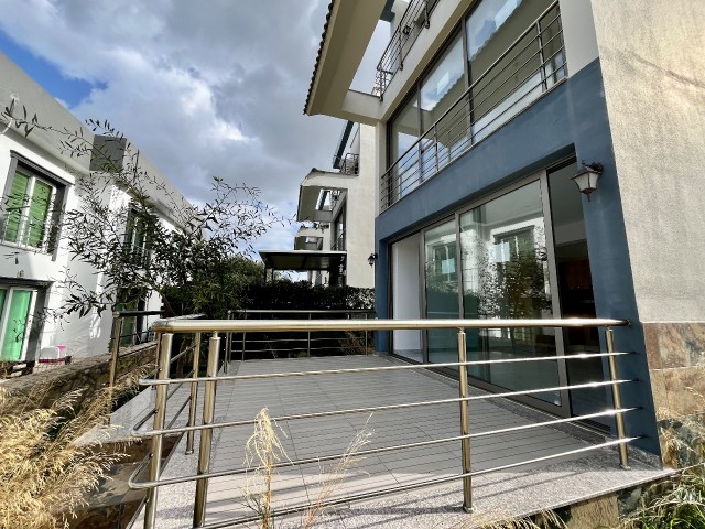 Girne Karaoğlanoğlu For Sale 3+1 Triplex / Sea View