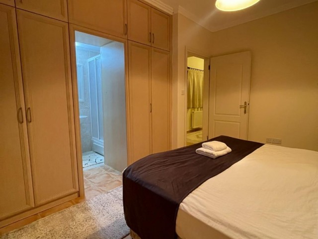 Kyrenia Çatalköy Tagesmiete 4+1 Villa