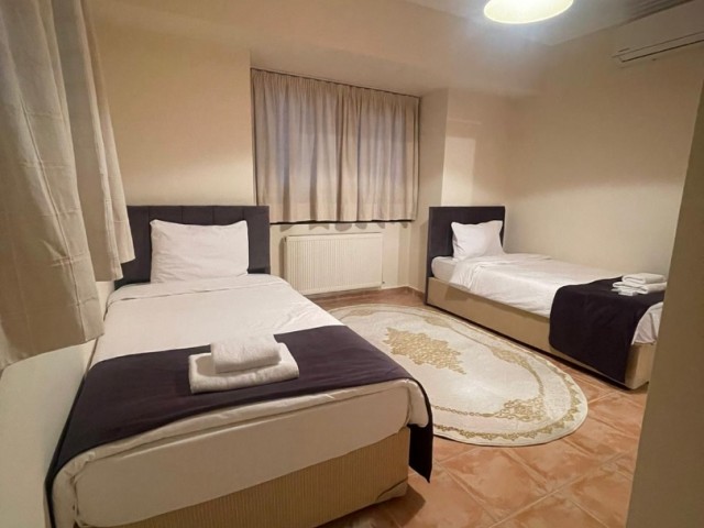 Kyrenia Çatalköy Tagesmiete 4+1 Villa