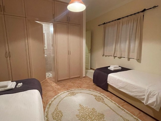 Kyrenia Çatalköy Tagesmiete 4+1 Villa