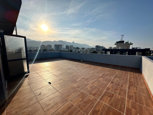 Flat penthouse for rent in Kyrenia center