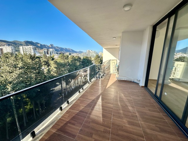 Flat penthouse for rent in Kyrenia center