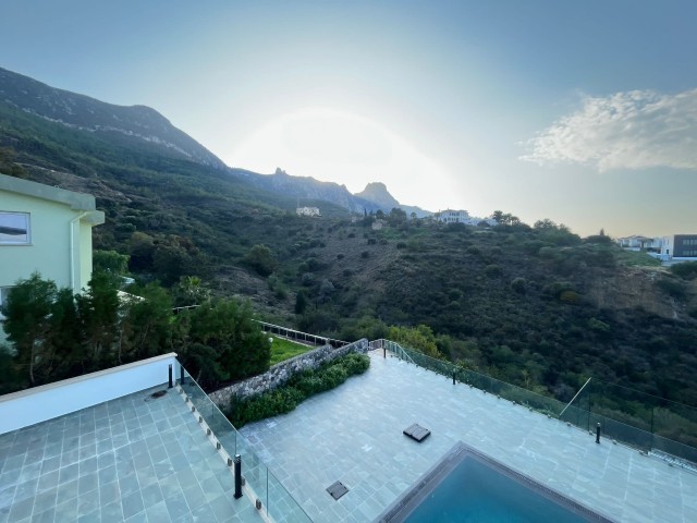 4+3 Luxusvilla zum Verkauf in Kyrenia / mit privatem Pool