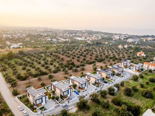 Moderne Villa mit 4+1 Schlafzimmern und privatem Pool in Çatalköy