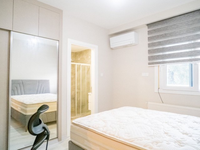 Çatalköy'de özel yüzme havuzlu modern 4+1 yatak odalı villa