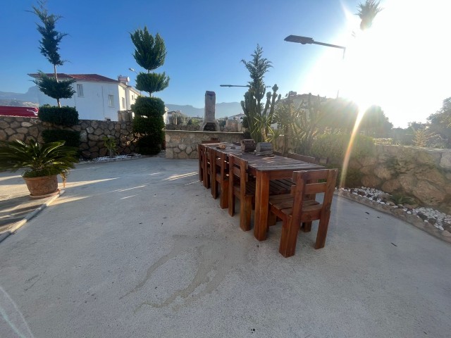 Girne Beşparmak Satılık 4+1 Villa / Deniz Manzaralı