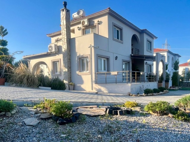 4+1 Villa zum Verkauf in Kyrenia Beşparmak / Meerblick