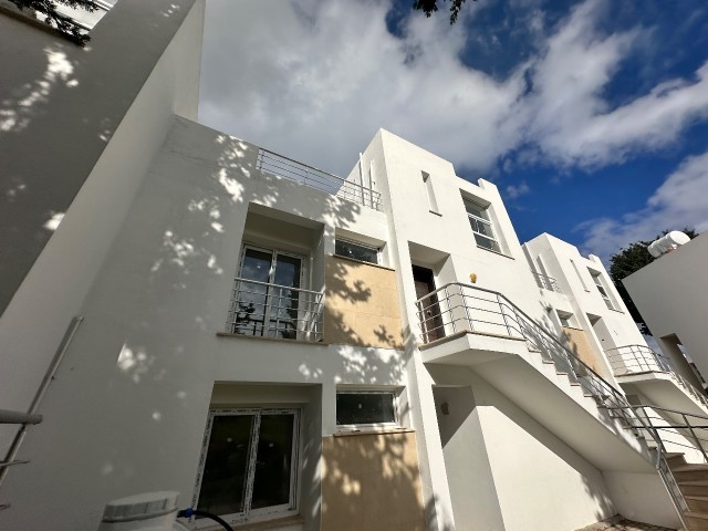 Neues 2+1-Penthouse mit großem Balkon und Terrasse zum Verkauf im Zentrum von Kyrenia