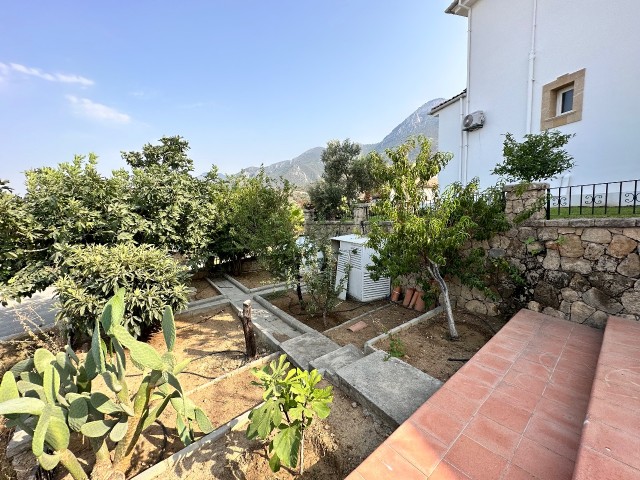 4+2 Villa zum Verkauf in Bellapayiste mit voller Aussicht, Garten und Pool.