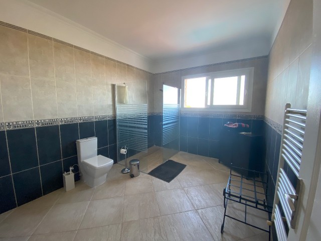 Satılık 4+2 villa Bellapayiste full manzaralı, bahçeli ve havuzlu.