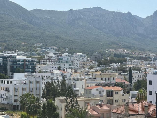 Penthouse zu vermieten in Kyrenia 3+1