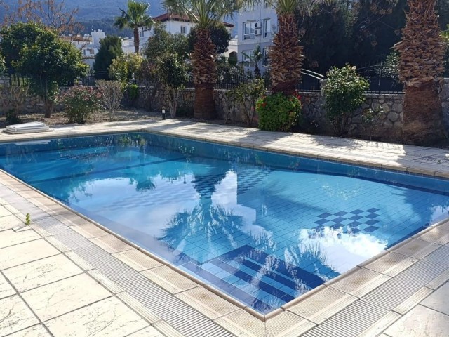 Вилла 4+1 с частным бассейном в аренду в Кирении Алсанджак
