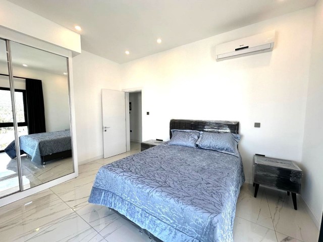 3+1 Penthouse mit privatem Pool zu vermieten im Zentrum von Kyrenia / direkt am Strand