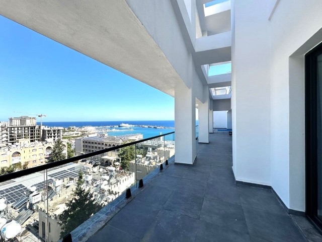 3+1 Penthouse mit privatem Pool zu vermieten im Zentrum von Kyrenia / direkt am Strand