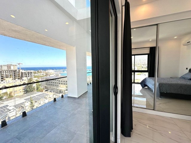 3+1 Penthouse mit privatem Pool zu vermieten im Zentrum von Kyrenia / direkt am Strand