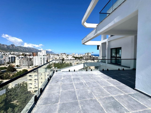 3+1 Penthouse mit privatem Pool zu vermieten im Zentrum von Kyrenia / direkt am Strand