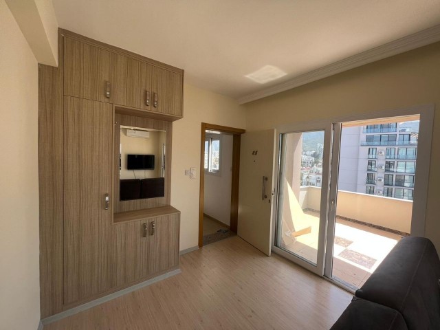 KYRENIA CENTER PENTHOUSE ZU VERKAUFEN 2+1