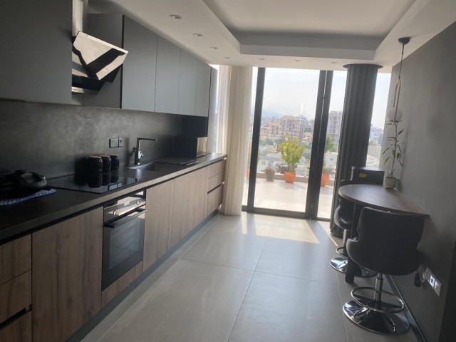 GİRNE MERKEZ DE DAĞ VE DENİZ MANZARALI ULTRA LÜX 2+1 PENTHOUSE 