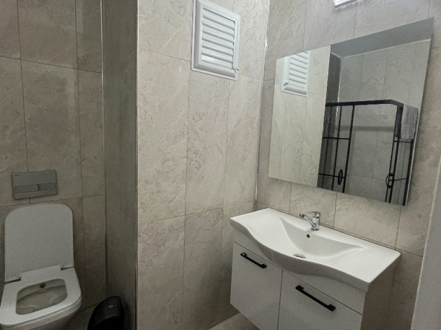 Möblierte 1+1-Wohnung zur Miete in der Nähe des Merit Hotels in Alsancak 550 STG / +90 542 884 2944