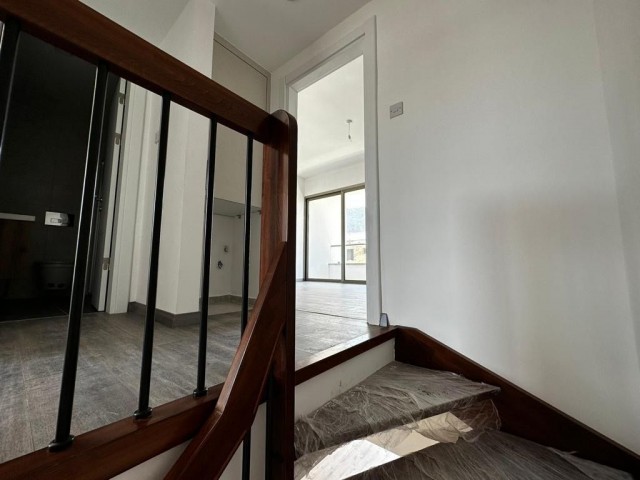 Alsancak'ta Mükemmel Konumda Satılık Villa 2+1  225.000 STG /  +90 542 884 2944