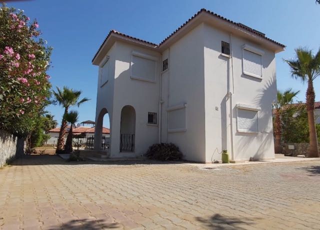 3+1 furnished villa with pool in Lapta 1300 stg