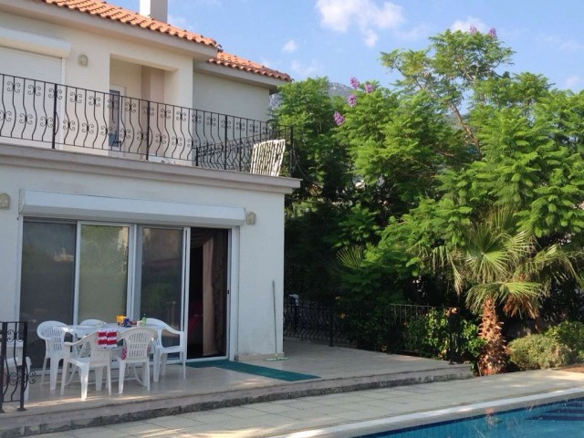 3+1 furnished villa with pool in Lapta 1300 stg