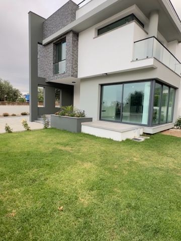 Girne Ozanköy'de SATILIK  Havuzlu Sıfır  Villa  475.000 STG / +90 542 884 2944