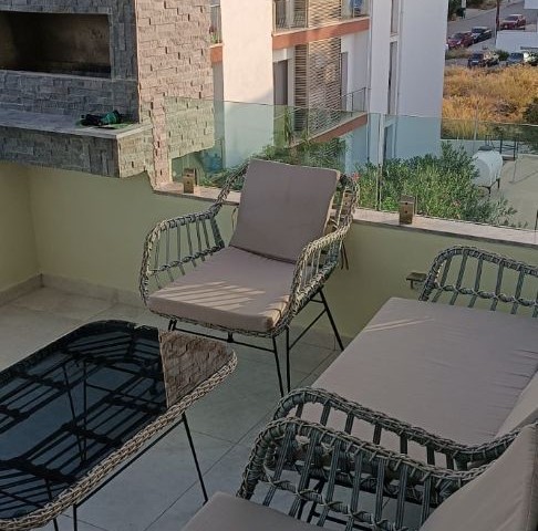 Penthouse mit Meerblick zum Verkauf in Kyrenia New Port 205.000 STG / +90 542 884 2944