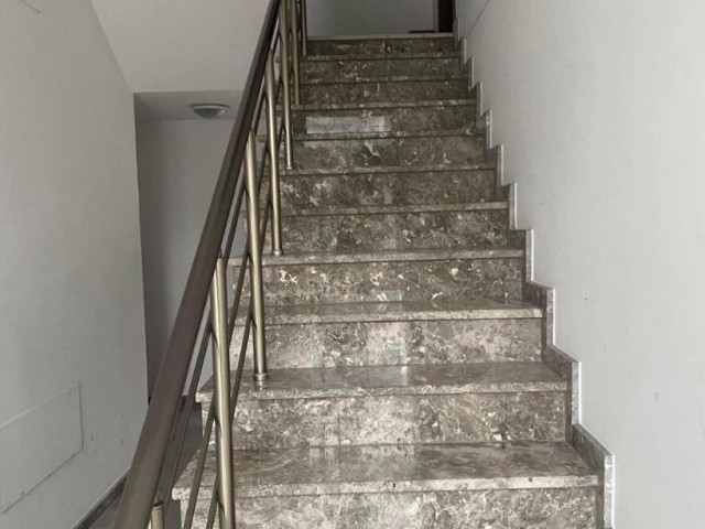 Lefkoşa Gönyeli Bölgesin'de Acill Satılık daire 3+1 / 110m2 131.250 / +90 539 110 60 78