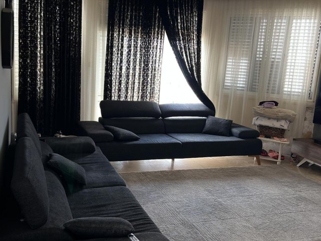 Karşıyaka'da 3+1 eşyalı villa 900 STG / 0548 823 96 10