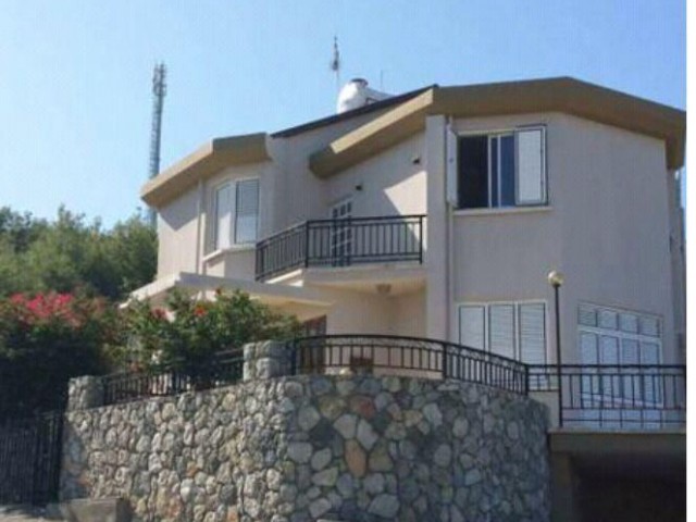 Karşıyaka'da 3+1 eşyalı villa 900 STG / 0548 823 96 10