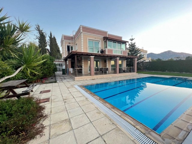 3+1 furnished villa with pool in Çatalköy 200 stg