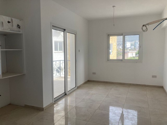 1+1 flat with shared pool for sale in Alsancak 92.400 STG / 0548 823 96 10