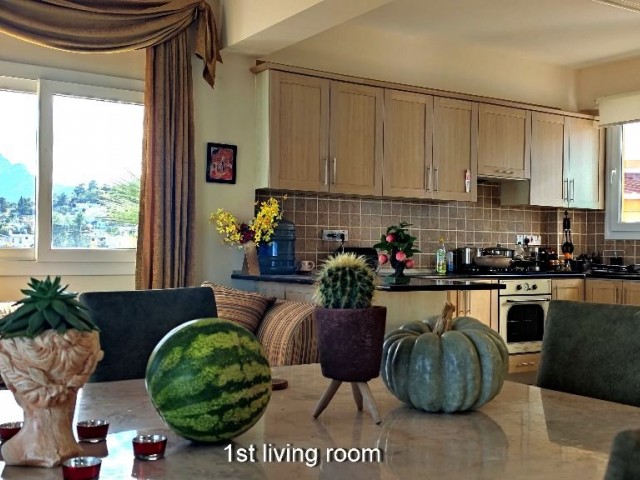 5+2 möblierte Villa mit Gemeinschaftspool mit herrlicher Aussicht in Arapköy 280.000 STG / 0548 823 96 10