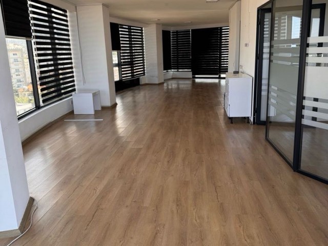 Kyrenia Hauptbüro 120 m2 2100 stg