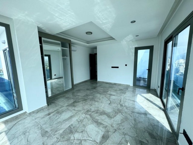 Merkez’de 3+1 havuzlu ticari penthouse 3000 stg