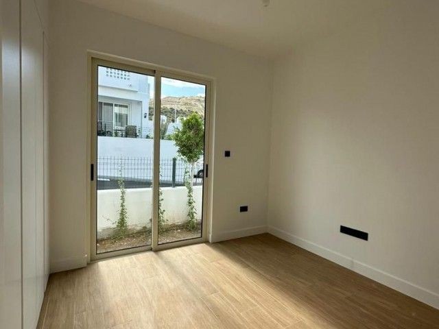 ALSANCAK 2+1 GARDEN FLOOR FLAT FOR SALE 0548 842 54 33